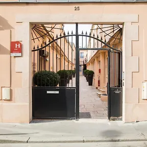 De L'horloge Aparthotel