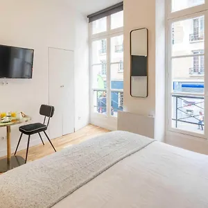 Charming In The Heart Of Belleville Apartment